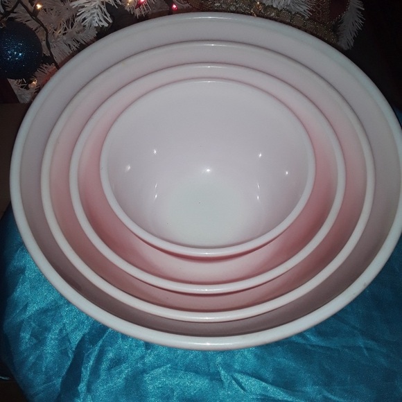 VINTAGE GORGEOUS PINK PYREX NESTING MIXING BOWLS SET OF 4 - Picture 3 of 7